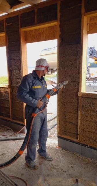 Isolation terlian à base de terre projetée